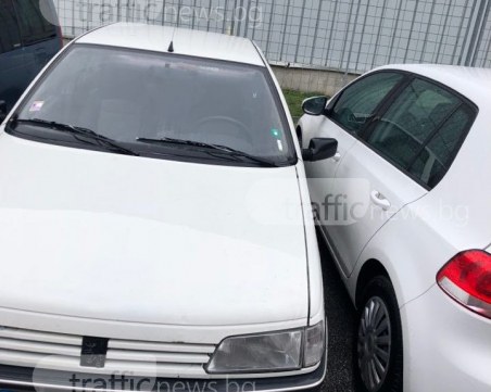 Паркомясто в Пловдив излезе солено на двама шофьори, станаха акробати