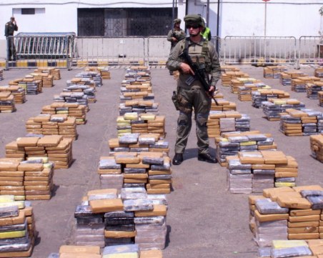 Половин тон кокаин беше открит в контейнер със стоки