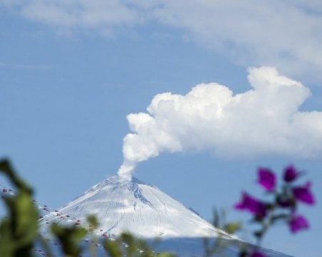 Вулканът на Бали се активизира отново! МВнР се обърна към българите там