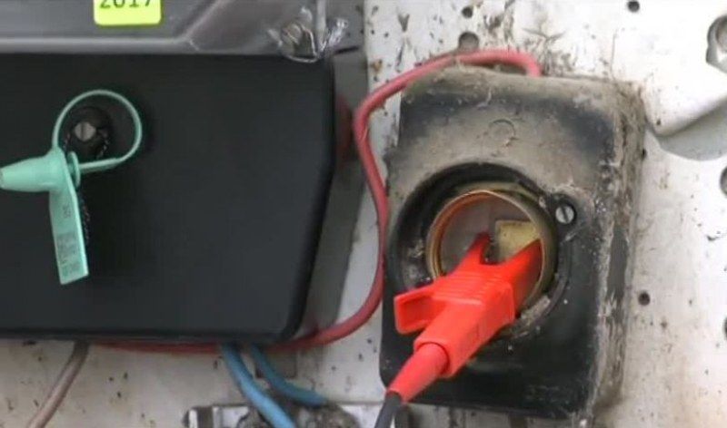 Крадците на ток да треперят! Засичат кражбите с нов уред