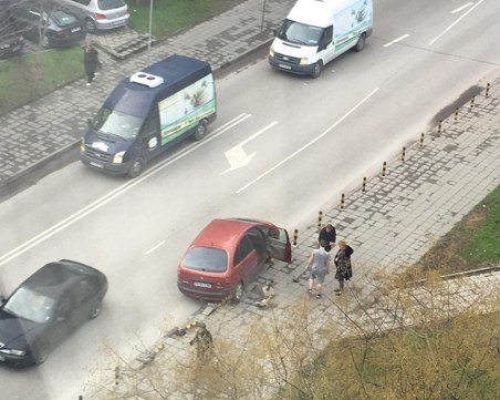 Автомобил отнесе колчета в центъра на Пловдив