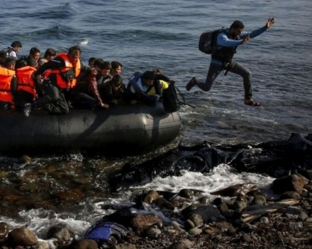 Издирват 10 мигранти, изчезнали в река Марица