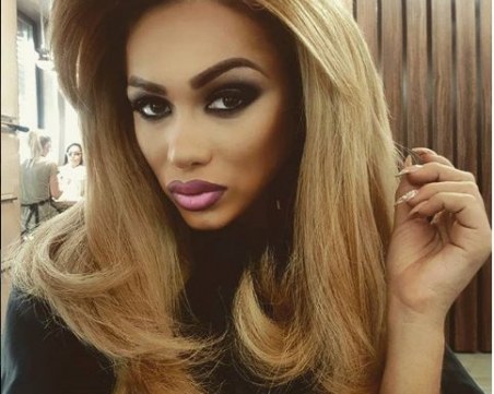 Мис Плеймейт се взе за кралска особа: Макароните са за простолюдието