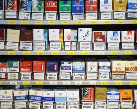Първите кутии цигари с по високи цени - вече по магазините