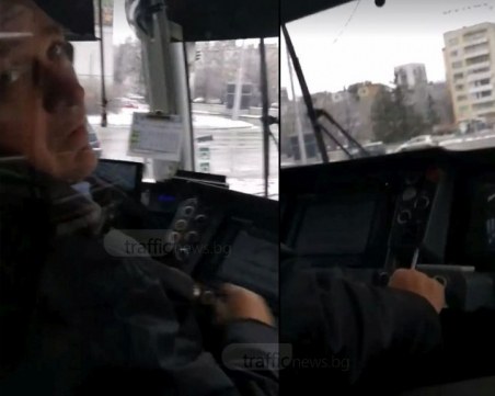 Смешно! 7 лева глоба за водача, заснет от студент от ПУ да пуши в градския транспорт