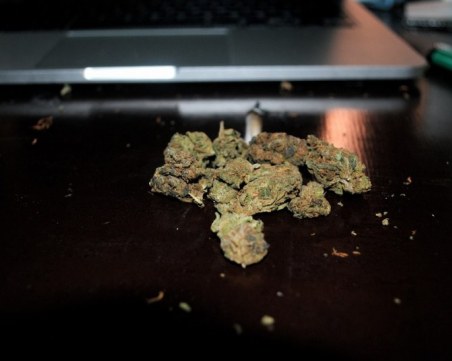 Спипаха 18-годишен дилър на трева във Велинград