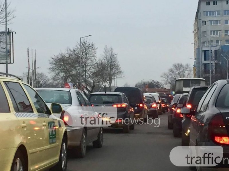 Зверско задръстване в Пловдив! Коли обръщат на Адата СНИМКИ