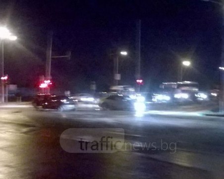 Две коли се удариха в Кършияка СНИМКА