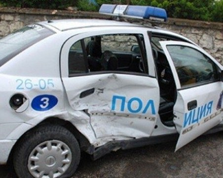 Полицейски шеф катастрофира със служебен автомобил, рани колежка