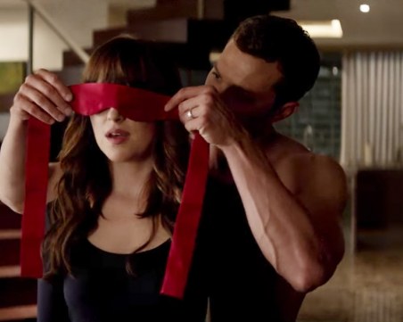 Секс пози от “50 нюанса“, които да пробвате