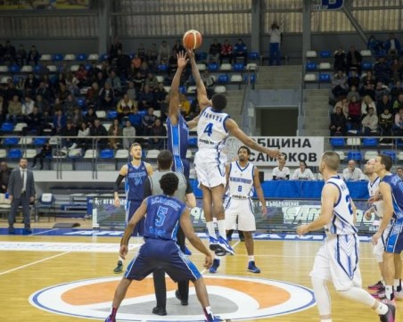 Феновете питат: Защо победата на Академик Бултекс 99 остана “на тъмно“?