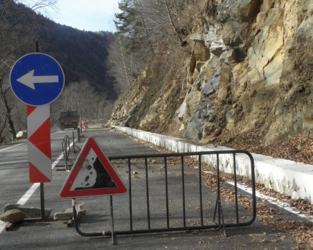 Река преля в Родопите, активизираха се и свлачища