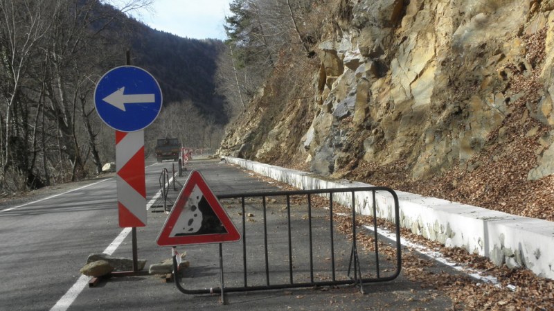 Река преля в Родопите, активизираха се и свлачища