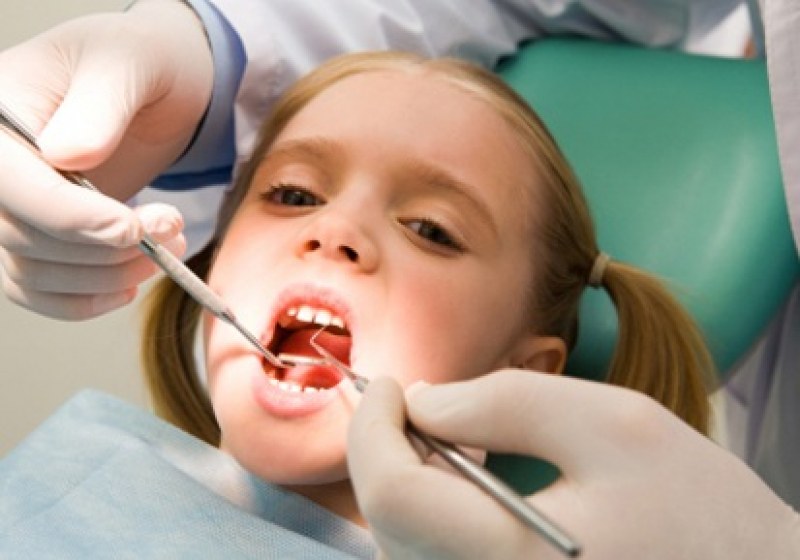 Само бели пломби на децата и бременните