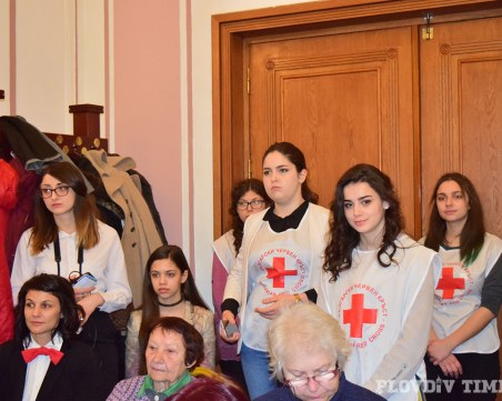 400 самотни възрастни пловдивчани разчитат на мобилните социални екипи