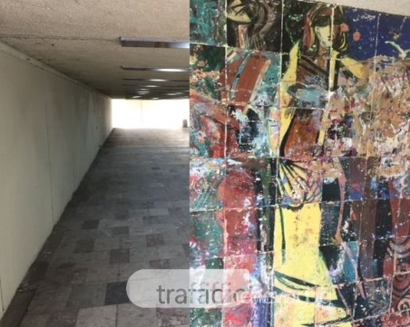 Чудо! Паното на Енчо Пиронков “изникна“ изпод фасагена! Но ще остане ли? СНИМКИ