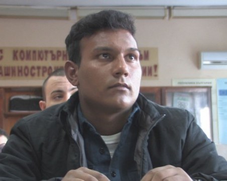 Младеж от дом за деца намери пълна чанта с пари и... я върна