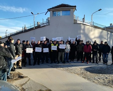 Надзирателите отново излизат на протести днес