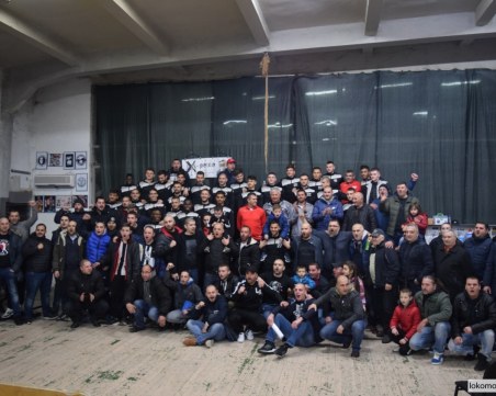 Вижте как премина срещата между фенове и футболисти на Локо ВИДЕО