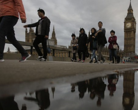 Уволниха българка в Англия, отказала да наеме британец