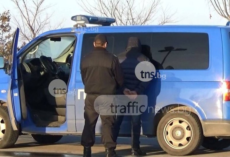 Над 100 полицаи окупираха бензиностанция край Пловдив, хванаха четирима бежанци