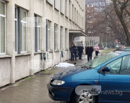 72-годишен арменец е починалият пред поликлиника в центъра на Пловдив СНИМКИ