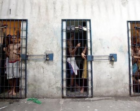 Екшън в бразилски затвор: Затворници взеха надзиратели за заложници