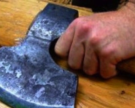 Пиянски скандал в Калояново едва не завърши с посечени