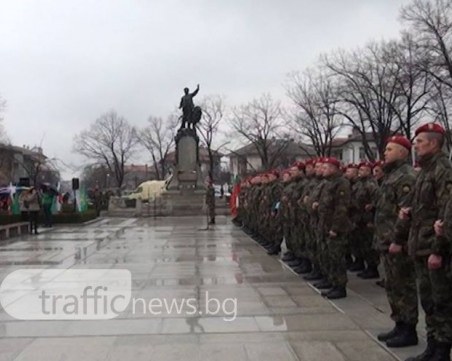 Стотици карловци почетоха паметта на Васил Левски ВИДЕО+СНИМКИ