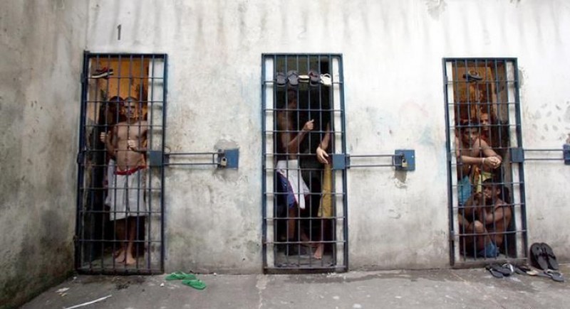 Екшън в бразилски затвор: Затворници взеха надзиратели за заложници