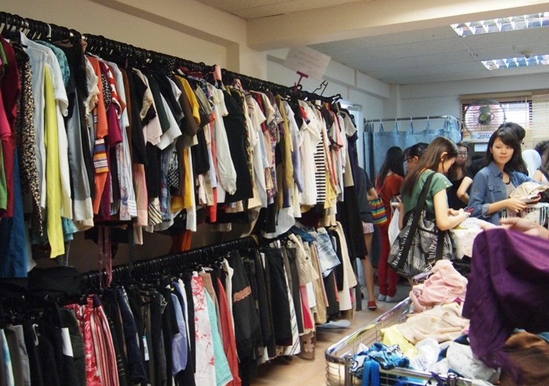 Откъде се внасят дрехите втора употреба?