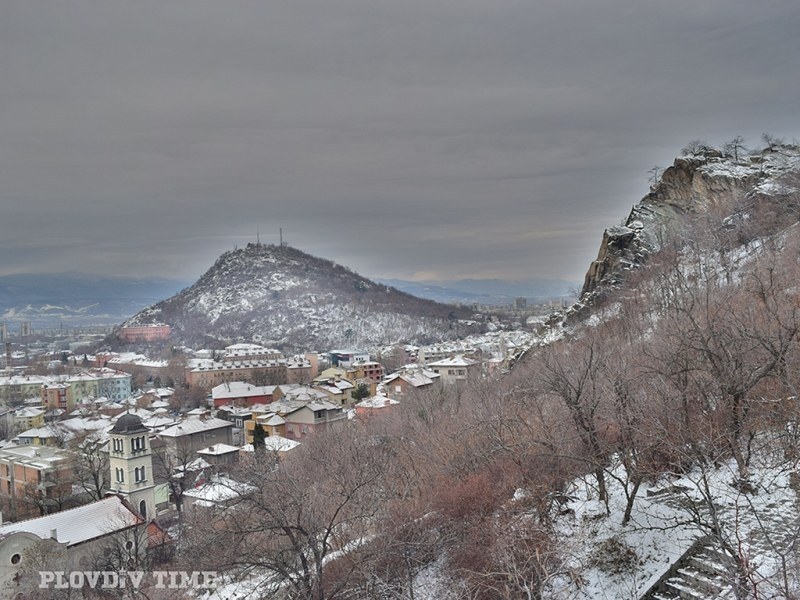 Пловдив под обсада: Сняг и дъжд атакуват града, зимата се завръща