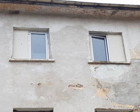 17-годишно момче с увреждания падна от третия етаж от Център за деца