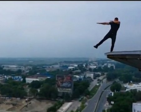 Българин напусна работа заради... селфита на прага на смъртта