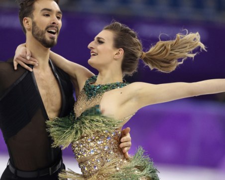 Фигуристката с голата гръд грабна медал със световен рекорд ВИДЕО