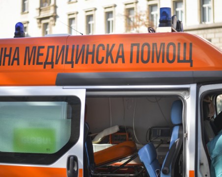 Кола изпревари на червено и блъсна момиче! То е в болница