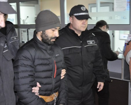 Обвиненият за връзки с ИДИЛ мароканец на съд в Пловдив, обжалва задържането си