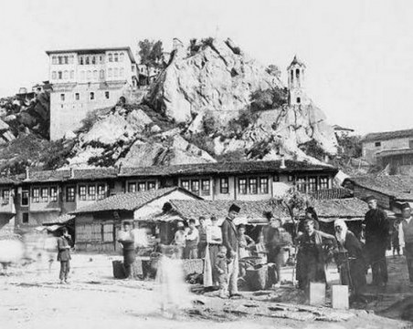 Понеделник пазара в Пловдив е създаден на 1 април 1927 година