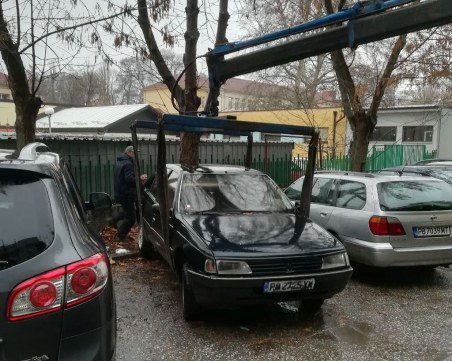 Разчистиха Кършияка от стари коли СНИМКИ