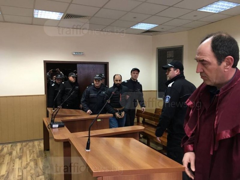 Фарс! Доведоха в Пловдивския съд предполагаемия терорист от ИДИЛ, преводачът чакал в… Хасково ВИДЕО