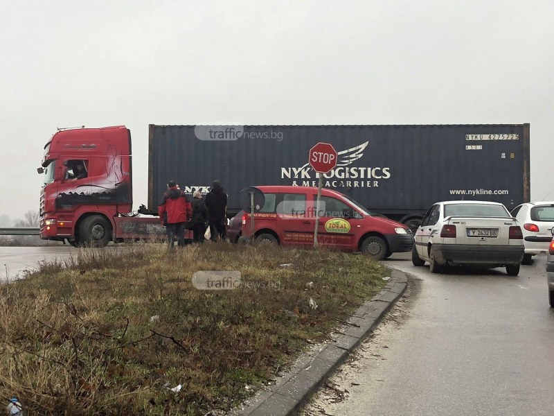 Три коли се нанизаха на Околовръстното на Пловдив СНИМКИ
