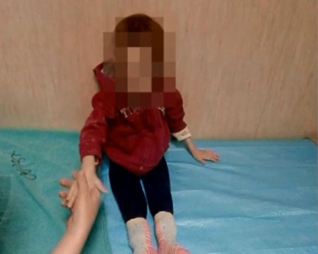 3-годишните близначета от Пловдив са с тегло на 6-месечни бебета ВИДЕО