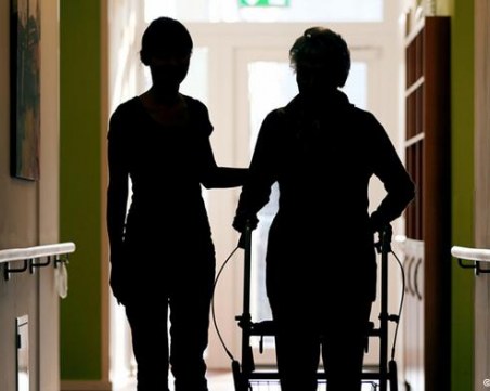 Карат български гледачки да задоволяват сексуално италианци с увреждания