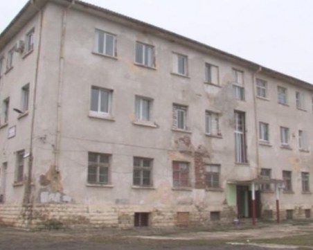 Момчетото, паднало от третия етаж на дом за деца, е в критично състояние