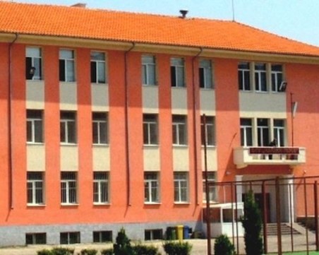 Пиян нападна с нож охраната на пловдивско училище