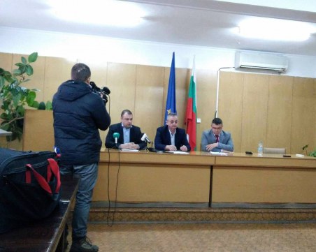 Пипнаха извършителите на въоръжените грабежи на бензиностанция и казино! ВИДЕО