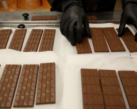 Полицаи предотвратиха продажбата на 350 кг шоколадови изделия с изтекъл срок на годност