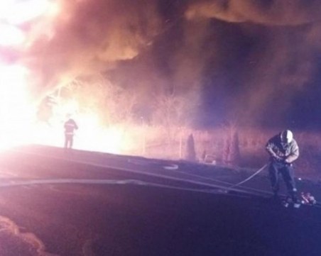 СНИМКИ от огнената стихия, която затвори АМ 