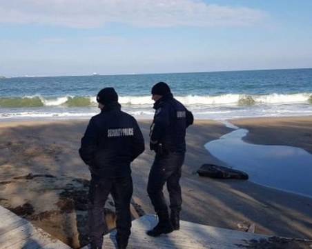 Тяло на възрастен мъж изплува на плаж в Бургас