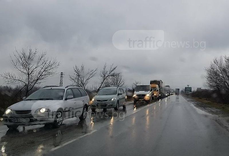 Огромни тапи на пътя Пловдив – Пазарджик и Околовръстното заради инцидента на АМ 